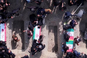 Tang lễ tập thể cho các em nhỏ thiệt mạng trong vụ tấn công của Mỹ - Israel nhằm vào trường tiểu học ở Minab, Iran ngày 3/3.