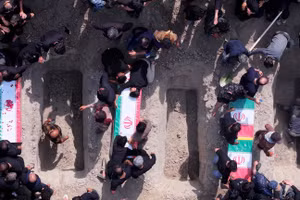 Tang lễ tập thể cho các em nhỏ thiệt mạng trong vụ tấn công của Mỹ - Israel nhằm vào trường tiểu học ở Minab, Iran ngày 3/3.