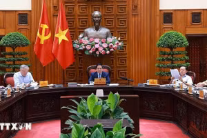 Thủ tướng Phạm Minh Chính chủ trì cuộc họp với các bộ, ngành để chuẩn bị đàm phán thương mại với Hoa Kỳ. (Ảnh: Dương Giang/TTXVN)