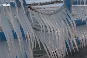 Băng giá tấn công nước Mỹ tạo nên hiện tượng thiên nhiên kỳ dị