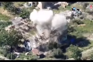 Tên lửa siêu vượt âm Kinzhal tập kích hàng loạt sân bay quân sự