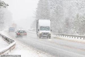 Băng giá kỷ lục khiến nước Anh tê liệt giao thông, đóng cửa trường học