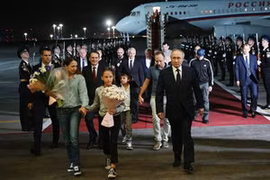 Tổng thống Putin đón người Nga trở về trong cuộc trao đổi tù nhân.