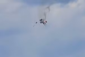 Video chiến đấu cơ va nhau trên bầu trời Mỹ trước khi thành quả cầu lửa