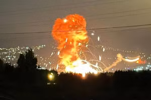 Kho vũ khí bị tấn công.