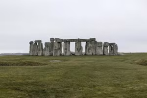 Các nhà khoa học đã giải mã được bí ẩn về hố Stonehenge. Ảnh: BROKER/PHILLIP NEFF - Getty Images