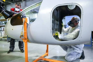 UAV Predator có thể bay cao 15 km, mang tải 500 kg