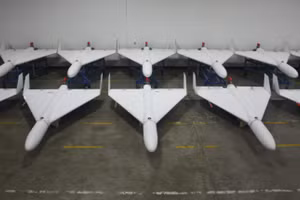 Một đội drone Arrowhead xếp hàng tại một cơ sở. Ảnh: Griffon Aerospace