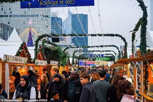 Du khách chê chợ giáng sinh đắt đỏ và ngột ngạt nhất châu Âu