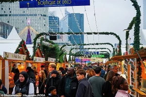 Du khách chê chợ giáng sinh đắt đỏ và ngột ngạt nhất châu Âu