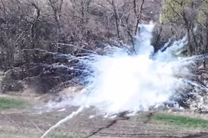 Video FPV tung đòn kết liễu pháo M777 tại Kharkiv