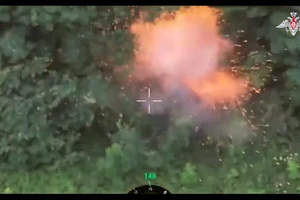 Hỏa lực tập kích trung tâm tuyển quân, radar phản pháo, bắn hạ 402 UAV