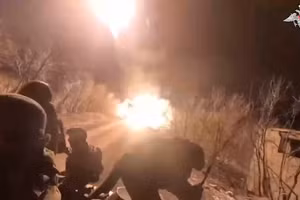 Lửa mặt trời TOS-1A trút hỏa lực đánh sập mục tiêu, Kinzhal giáng đòn chính xác