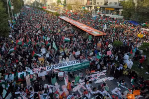 Hàng chục ngàn người Pakistan biểu tình ủng hộ Gaza.