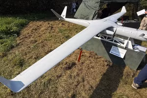 Máy bay không người lái RD-8 của Nga được điều khiển qua Starlink. Nguồn ảnh: VD: Enemy Intelligence