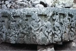 Cận cảnh Bàn thờ Q 1.300 năm tuổi với các vua Maya được khắc cùng những tư thế tay độc đáo.