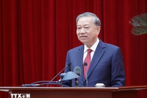 Tổng Bí thư Tô Lâm phát biểu tại cuộc gặp mặt thành viên Tiểu ban chuẩn bị Đại hội XIV của Đảng và Ban Chỉ đạo Tổng kết 40 năm đổi mới. (Ảnh: Thống Nhất/TTXVN) 