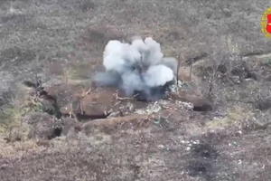 Hỏa lực chính xác đánh sập loạt xe bọc thép HMMWV, pháo M777 và radar phản pháo