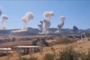 Israel oanh kích trại Hezbollah và nhà máy tên lửa ở Lebanon