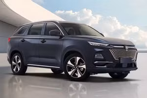 SUV Trung Quốc lập kỷ lục Guinness với cú nhảy băng ngoạn mục