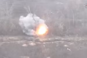 Chuỗi tấn công chính xác khiến nhiều xe bọc thép và pháo binh bị phá hủy