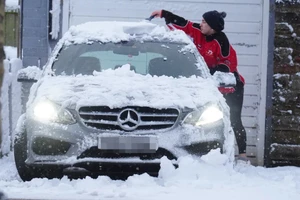 Bão tuyết phủ trắng nước Anh, nhiệt độ tụt mạnh