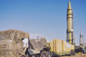 Tên lửa đạn đạo Ghadr của Iran.