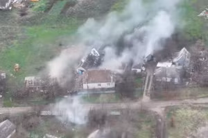 Đòn tiến công trút xuống sở chỉ huy, hỏa lực phá hủy loạt pháo binh, xe bọc thép