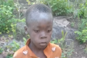 Cậu bé Tinotenda Pudu sống sót sau 5 ngày lạc trong công viên có thú dữ.