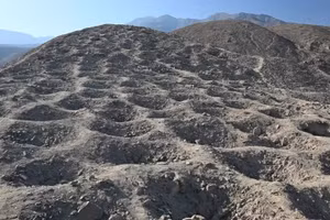 Cây trồng và các hàng hóa khác có thể đã được đặt trong các lỗ này hàng trăm năm trước. 