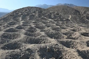 Cây trồng và các hàng hóa khác có thể đã được đặt trong các lỗ này hàng trăm năm trước. 