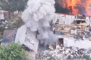 Hỏa lực trút xuống, 6 xe tăng, hàng chục kho đạn và xe bọc thép bị thiêu rụi