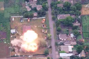 Hỏa lực đánh sập 54 kho đạn, kho vũ khí ngư lôi và thủy lôi