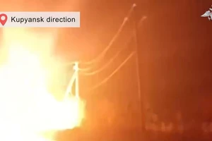 Khí tài bị phá hủy hàng loạt dưới hỏa lực áp đảo, TOS-1A Solntsepyok khai hỏa