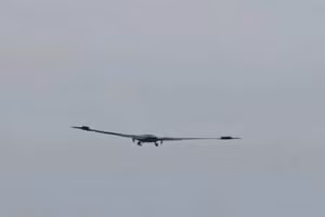 Rò rỉ UAV khổng lồ của Trung Quốc có sải cánh ngang ngửa B-2 Mỹ
