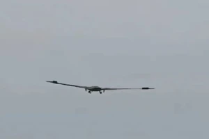 Rò rỉ UAV khổng lồ của Trung Quốc có sải cánh ngang ngửa B-2 Mỹ