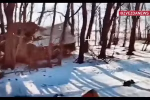 Video FPV drone tung đòn chính xác vào xe tăng bánh lốp AMX-10 