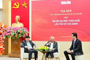 Tổ chức lấy ý kiến các nhà khoa học đóng góp vào dự thảo các văn kiện trình Đại hội XIV của Đảng. (Ảnh: Báo Nhân dân)
