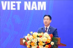 Phó Chủ nhiệm Văn phòng Chủ tịch nước Phạm Thanh Hà phát biểu và công bố Quyết định đặc xá năm 2025 của Chủ tịch nước. (Ảnh: Phạm Kiên/TTXVN)