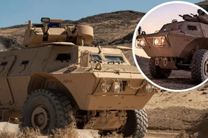 Xe bọc thép nặng 18 tấn tham chiến