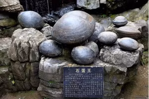 Cận cảnh ngọn núi biết đẻ trứng kỳ lạ khiến khoa học bó tay