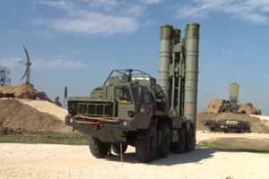 Hệ thống tên lửa S-400 là một trong những hệ thống tiên tiến nhất trong kho vũ khí của quân đội Nga. Ảnh: EPA.