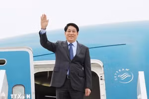 Lễ đón Chủ tịch nước Lương Cường tại Sân bay Quốc tế Jorge Chávez ở Peru