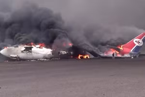 Israel cho biết sân bay Sanaa đã bị "vô hiệu hóa hoàn toàn" trong các cuộc tấn công vào thủ đô Yemen.