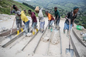 Bên trong 'mỏ vàng đen' coltan Congo nuôi sống thế giới công nghệ