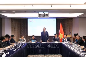 Tổng Bí thư Tô Lâm gặp mặt thành viên Mạng lưới Đổi mới sáng tạo Việt Nam và chuyên gia người Việt Nam tại Hàn Quốc. (Ảnh: Thống Nhất/TTXVN)