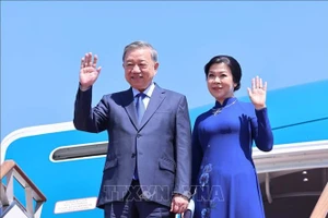 Tổng Bí thư Tô Lâm và Phu nhân đến thủ đô Seoul, bắt đầu chuyến thăm cấp Nhà nước tới Hàn Quốc. (Ảnh: Thống Nhất/TTXVN)
