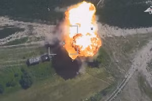 Hỏa lực tập kích nơi sản xuất đạn dược, nơi để tên lửa chống hạm