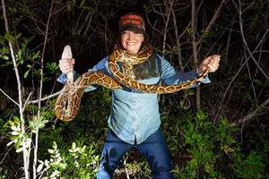 Bộ trưởng Brooke Rollins đã đăng một loạt ảnh từ cuộc đi săn trăn trên mạng xã hội.