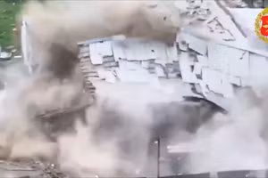 Hỏa lực dồn dập xóa sổ loạt radar, đánh sập nhiều pháo binh, xe chiến đấu